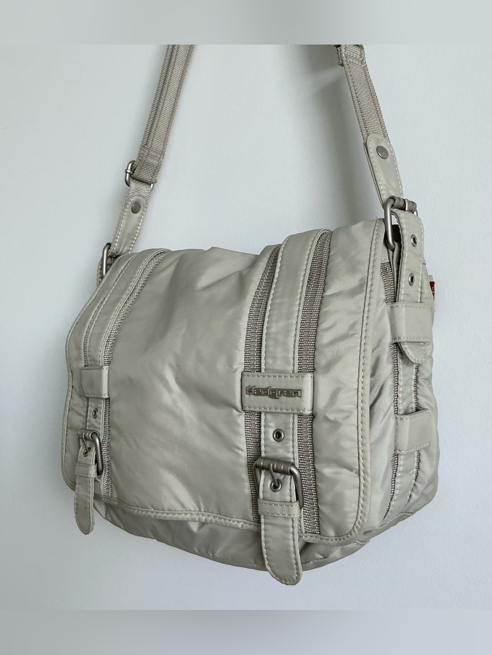 Y2K Hedgren beige / grey messenger crossbody cyber flap bag - travel hiking